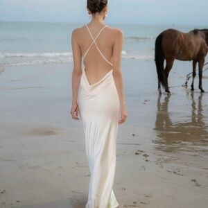 100% CREAMY WHITE SILK DRESS AND CHIFFON SCARF (similar to Reformation)